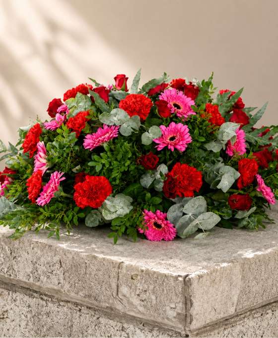 Recueillement Pourpre — coussin funéraire, fleurs de deuil livrées à Toulouse